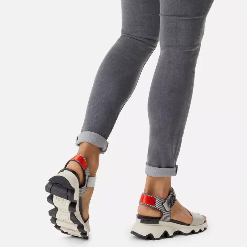 Women's Kinetic Sandal Size 10